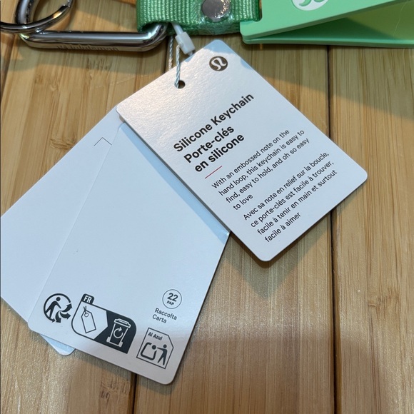Lululemon silicon keychain. Green. NWT. - Picture 2 of 6